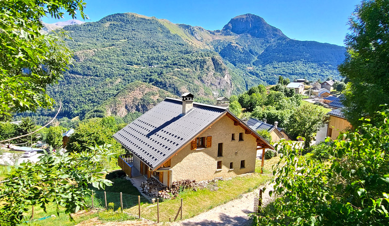 French property for sale in Auris, Isère - €495,000 - photo 2