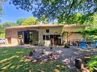Maison à vendre à Saulgond, Charente - 215.000 € - photo 1