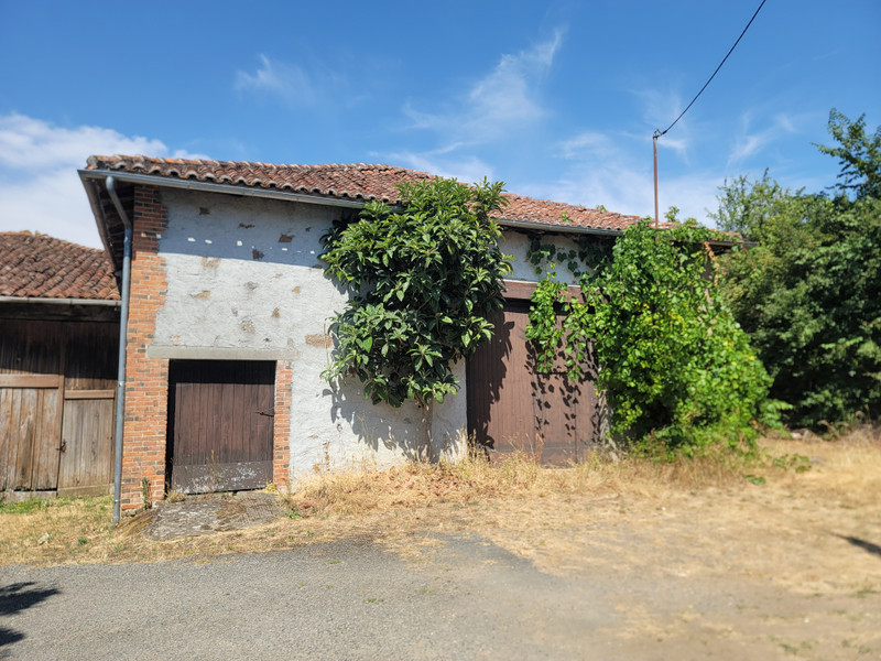 French property for sale in Chabrac, Charente - €36,600 - photo 0