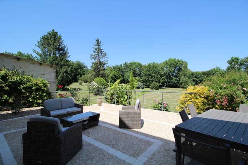 French property for sale in Paizay-Naudouin-Embourie, Charente - €265,000 - photo 2