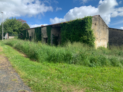 Grange à vendre à Torxé, Charente-Maritime, Poitou-Charentes, avec Leggett Immobilier
