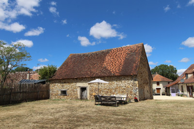 French property for sale in La Trimouille, Vienne - €162,000 - photo 2