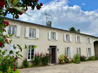 Maison à vendre à Chassors, Charente - 477.000 € - photo 1