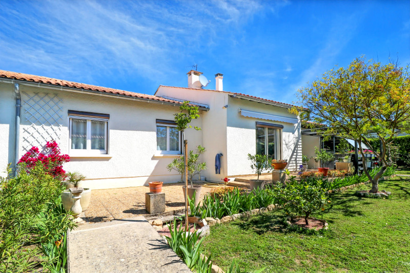 French property for sale in Uzès, Gard - €520,000 - photo 0