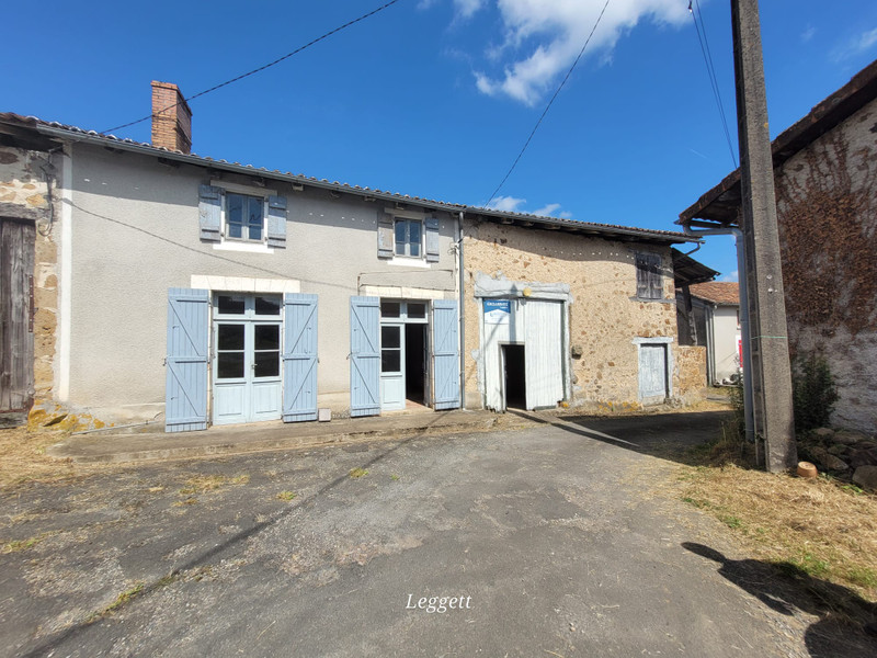 Maison à vendre à Chabanais, Charente - 41.600 € - photo 1