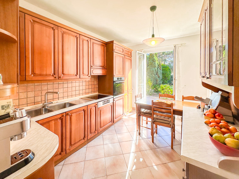 French property for sale in Villeneuve-Loubet, Alpes-Maritimes - €1,095,000 - photo 9