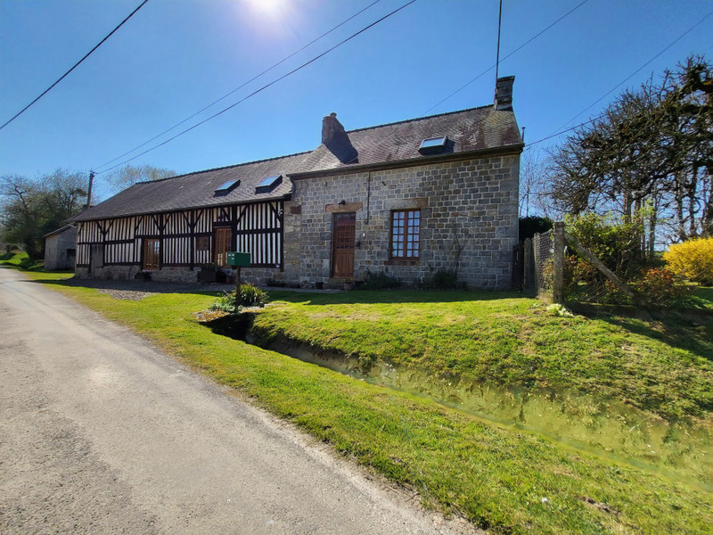 Maison à vendre à Domfront en Poiraie, Orne - 159.500 € - photo 1