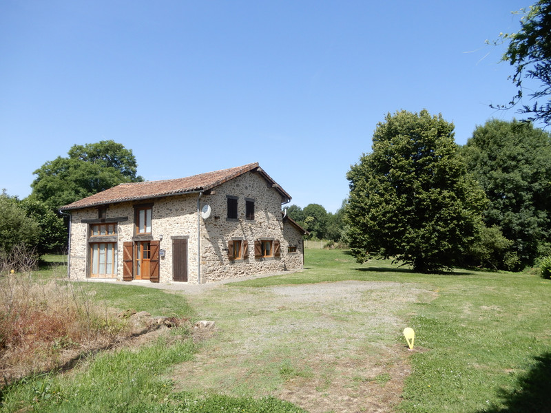 Maison à Mouzon, Charente - photo 1