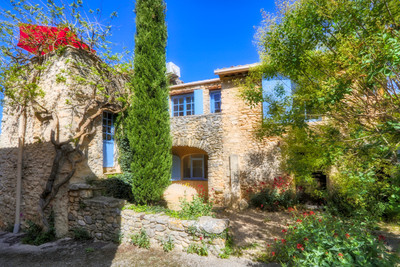 French property for sale in Villars, Vaucluse - €940,000 - photo 2