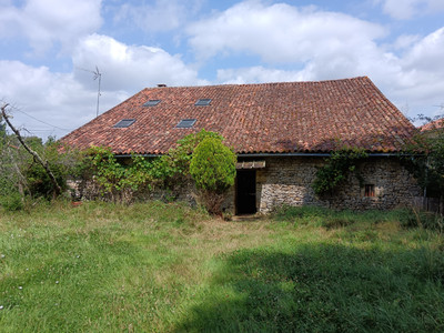 French property for sale in Alloue, Charente - €59,600 - photo 2