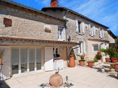 Maison à vendre à Laprade, Charente, Poitou-Charentes, avec Leggett Immobilier