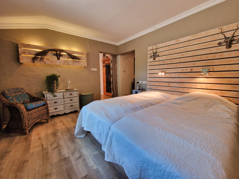 French property for sale in Épenède, Charente - €349,000 - photo 3