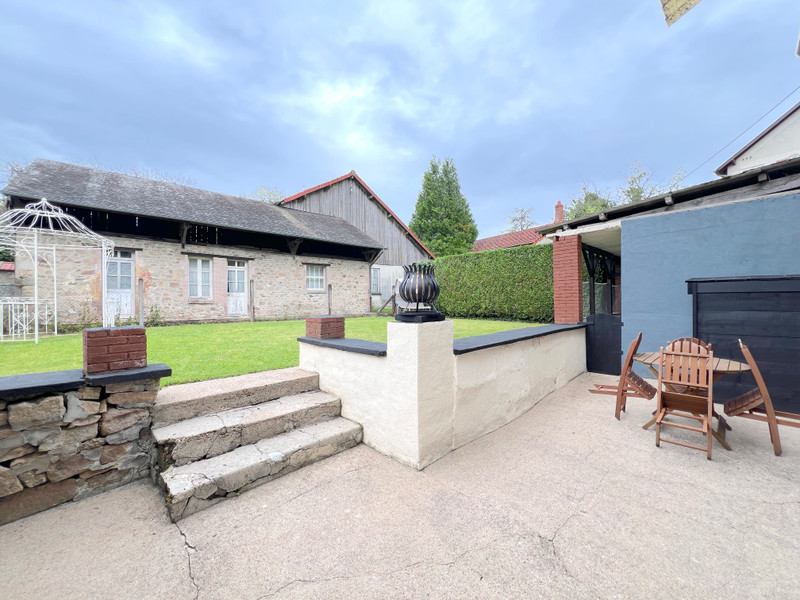 Maison à vendre à Châtelus-Malvaleix, Creuse - 165.000 € - photo 1