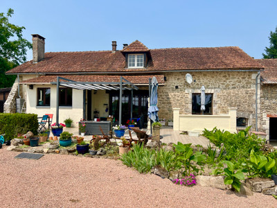 Maison à vendre à Saint-Saud-Lacoussière, Dordogne, Aquitaine, avec Leggett Immobilier