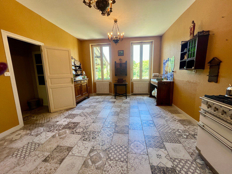 French property for sale in Saint-Savinien, Charente-Maritime - €278,200 - photo 1
