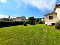 Maison à vendre à Pleuville, Charente - 88.000 € - photo 2