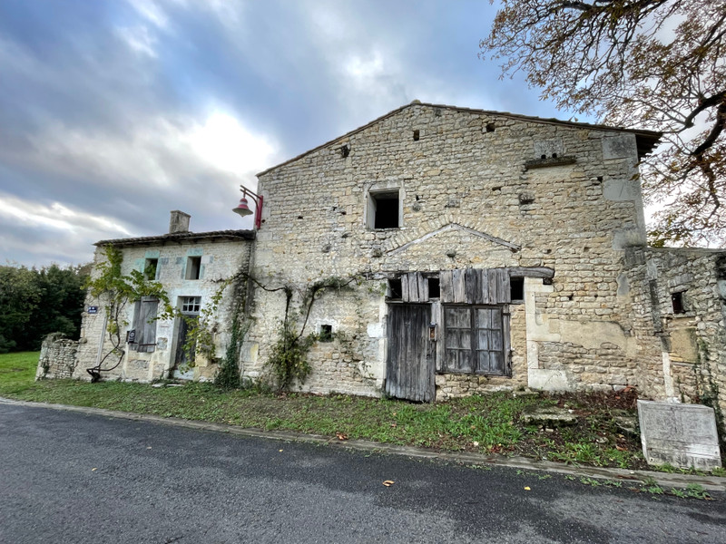 Maison à vendre à Val-d'Auge, Charente - 88 000 € - photo 1