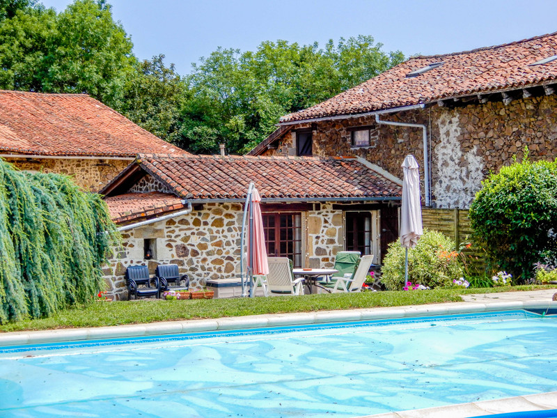 Maison à vendre à Saint-Quentin-sur-Charente, Charente - 167 400 € - photo 1
