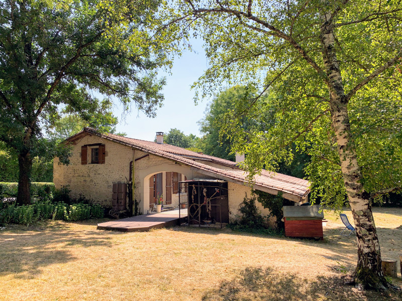 Maison à vendre à Rioux-Martin, Charente - 214 000 € - photo 1