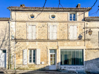 Maison à vendre à Villebois-Lavalette, Charente - 135.000 € - photo 1