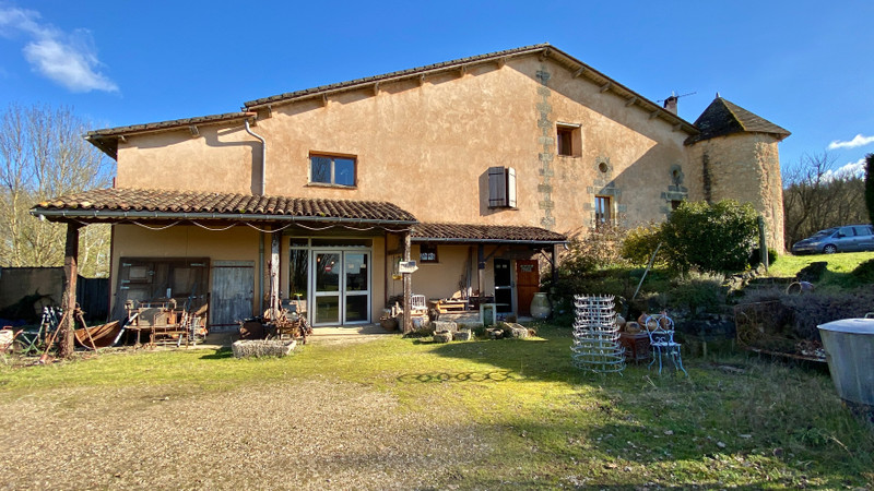 French property for sale in Montpon-Ménestérol, Dordogne - &#8364;599,000 - photo 2