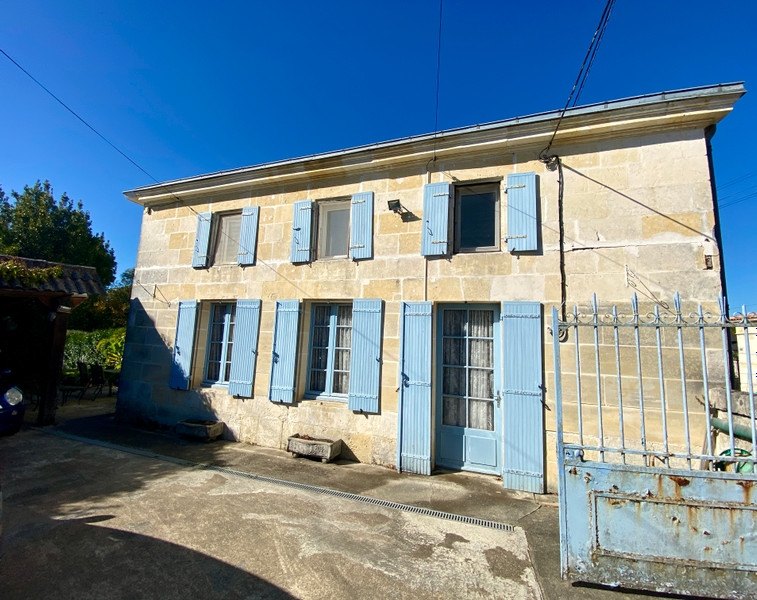 French property for sale in Jonzac, Charente-Maritime - €328,600 - photo 0