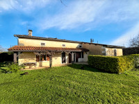 Propriété à vendre à Saint-Quentin-de-Chalais, Charente - 182 000 € - photo n°1