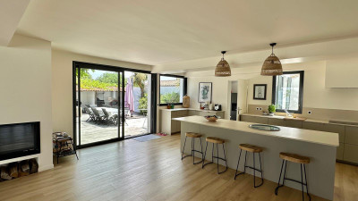 French property for sale in La Couarde-sur-Mer, Charente-Maritime - €1,395,000 - photo 8