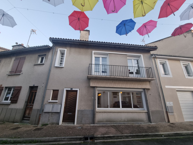 Maison à vendre à Chabanais, Charente - 99 000 € - photo 1