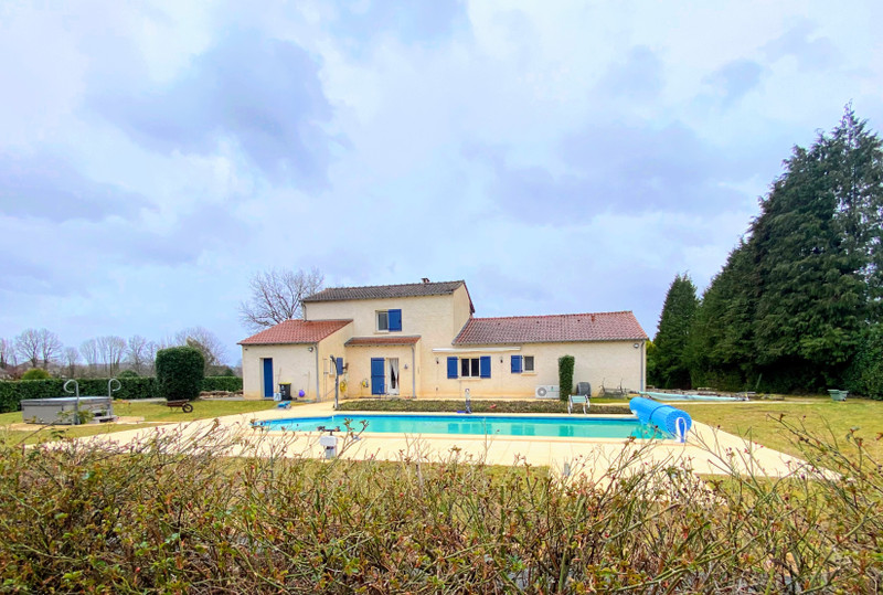 French property for sale in Lubersac, Corrèze - €370,000 - photo 2
