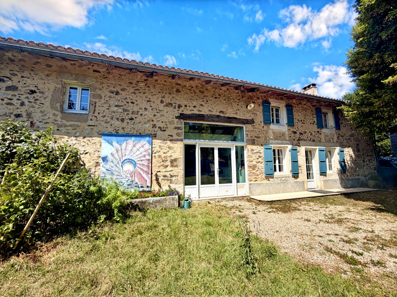 Propriété à vendre à Mazerolles, Charente - 267 500 €