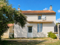 Propriété à vendre à Marcillac-Lanville, Charente - 75 000 € - photo n°1