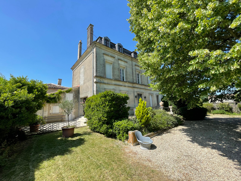 House for sale in Jarnac Charente Edge of village, stunning Maison