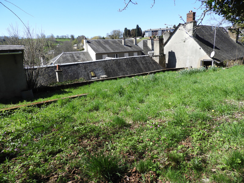 House for sale in Uzerche Corrèze UNDER OFFERLovely townhouse