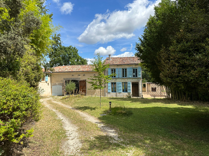 French property for sale in Barbezieux-Saint-Hilaire, Charente - €650,000 - photo 0