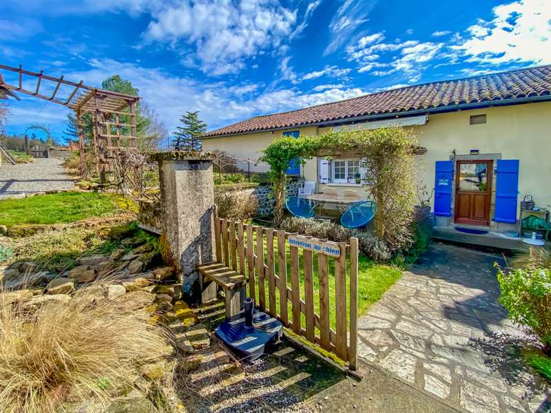 Maison à vendre à Les Salles-Lavauguyon, Haute-Vienne - 99.500 € - photo 1