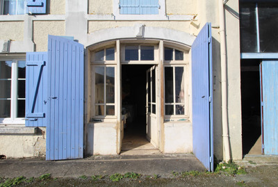 French property for sale in Saleignes, Charente-Maritime - €189,000 - photo 2