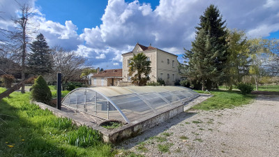 French property for sale in Champagne-et-Fontaine, Dordogne - €365,700 - photo 1