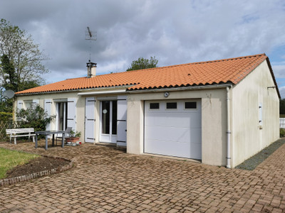 French property for sale in Saint-Pierre-du-Chemin, Vendée - €135,000 - photo 1