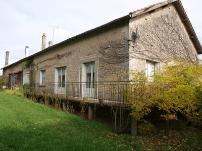 Maison à vendre à Bioussac, Charente, Poitou-Charentes, avec Leggett Immobilier