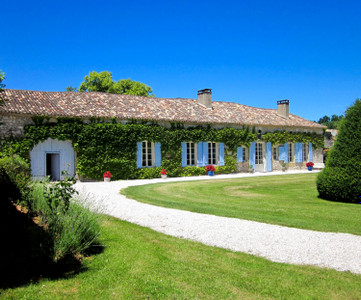 Exquisite XVIII century  manoir in grounds of 4.53 Hectares situated on the outskirts of Issigeac