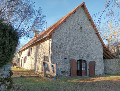 Chalet à vendre à Roche-le-Peyroux, Corrèze, Limousin, avec Leggett Immobilier