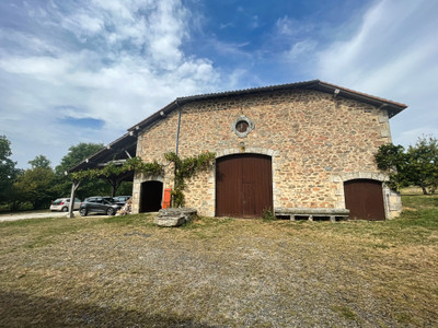 French property for sale in Saulgond, Charente - €425,000 - photo 2