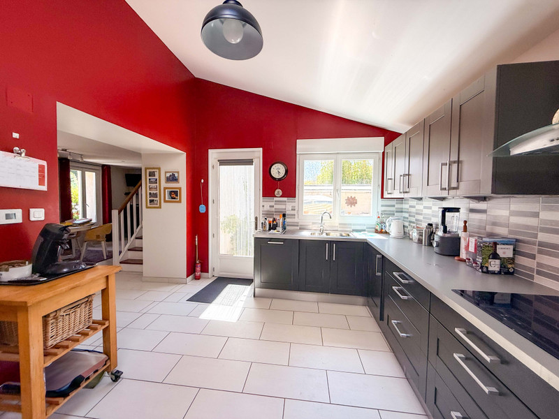 French property for sale in Saint-Mandé-sur-Brédoire, Charente-Maritime - €282,500 - photo 2