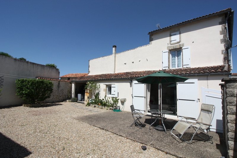 French property for sale in Aulnay, Charente-Maritime - &#8364;147,150 - photo 2