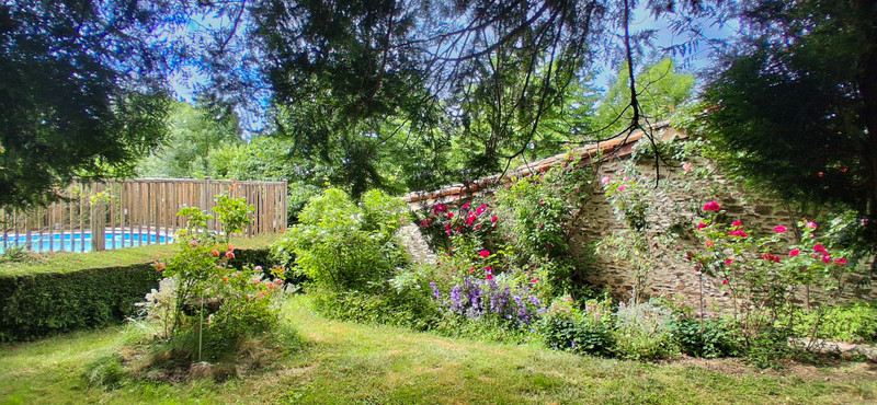 French property for sale in Fenioux, Deux-Sèvres - €205,200 - photo 2