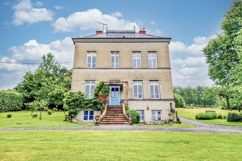 Maison à vendre à La Villetelle, Creuse - 299.600 € - photo 1