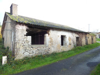 property to renovate for sale in Lussac-les-ChâteauxVienne Poitou_Charentes