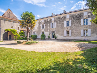 Elegant 18th century manor house 25 minutes North of Angoulême. Six bedrooms and numerous outbuildings.