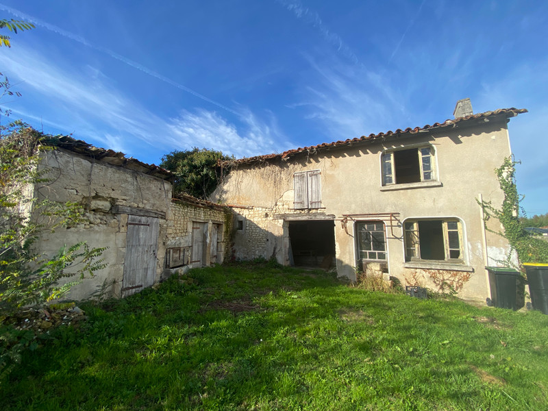 French property for sale in Baignes-Sainte-Radegonde, Charente - €182,069 - photo 1